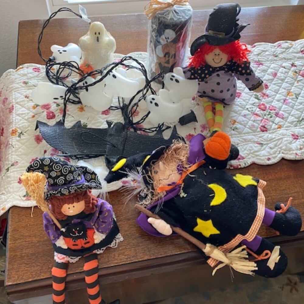 8 kid-FRIENDLY Halloween WITCHES ~ GHOSTS ~ BATS Figurines ~ LIGHTS ~ candles